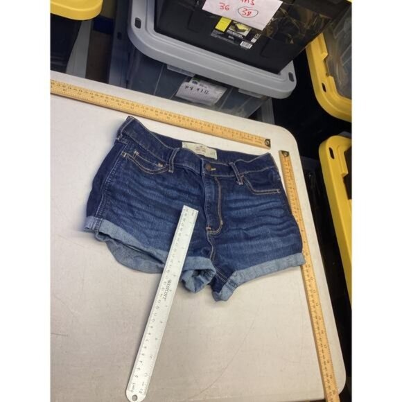 Acubi mermaidcore fairycore HOLLISTER Women's Denim Jean Shorts Size 5 Waist 27 - Picture 2 of 3